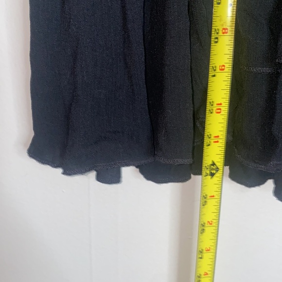 🦋NWOT Black lace top with built in padding! - Picture 4 of 7